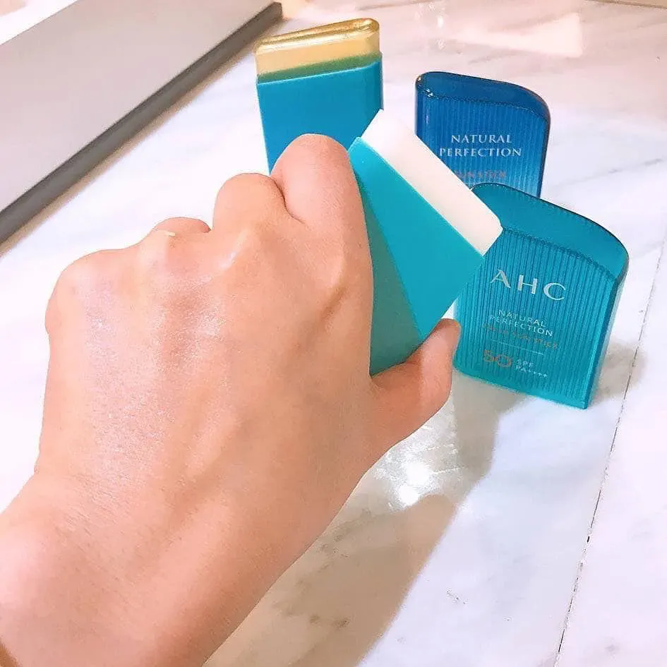Kem Chống Nắng AHC Màu Xanh