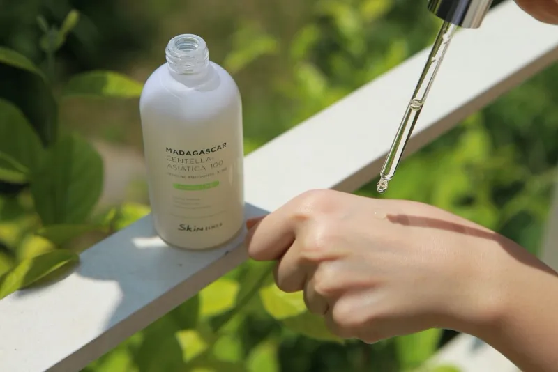 Tinh chất dưỡng da (essence) cung cấp dưỡng chất sâu, là bí quyết trong cách chăm sóc da của người Hàn.